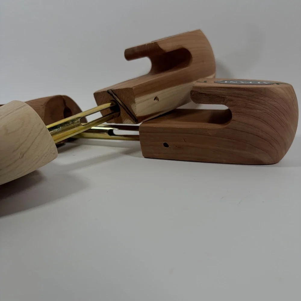Alfani Red Cedar Wood Shoe Trees Shapers Split Toe Brass Tension Hardware Mens